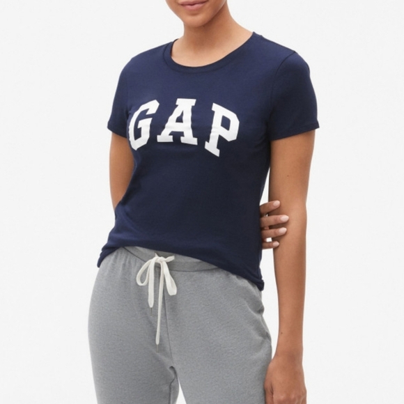 NWT! GAP, Women's Graphic Short Sleeve T-Shirt, Uniform Navy, Size Large - Picture 2 of 8